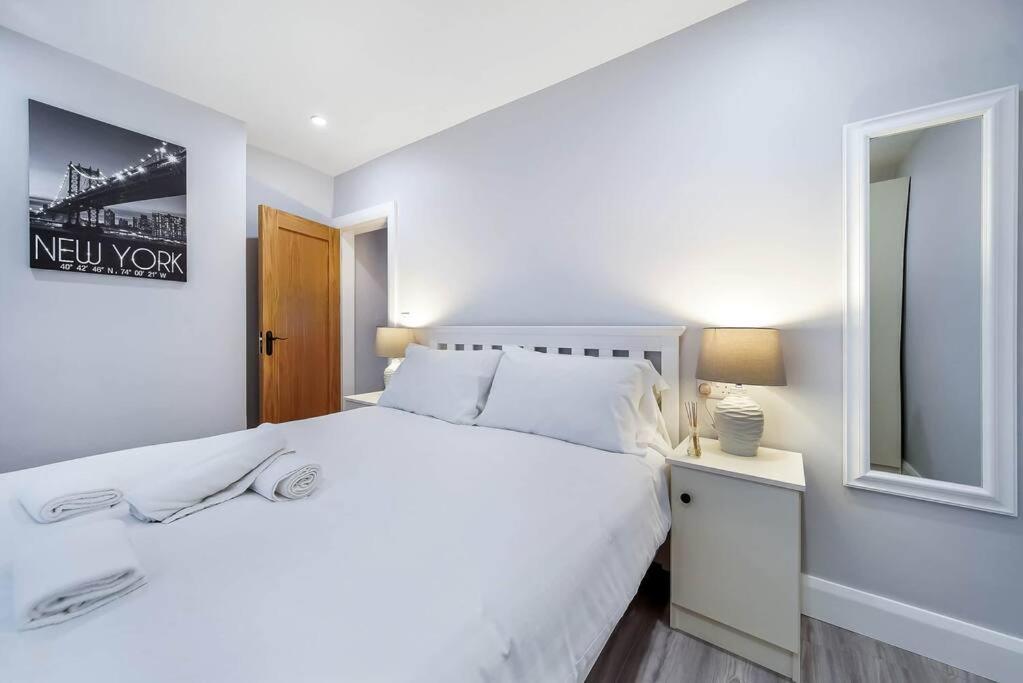 Ardoyne Lodge 'Sleeping 4 Guests' Belfast Exterior photo