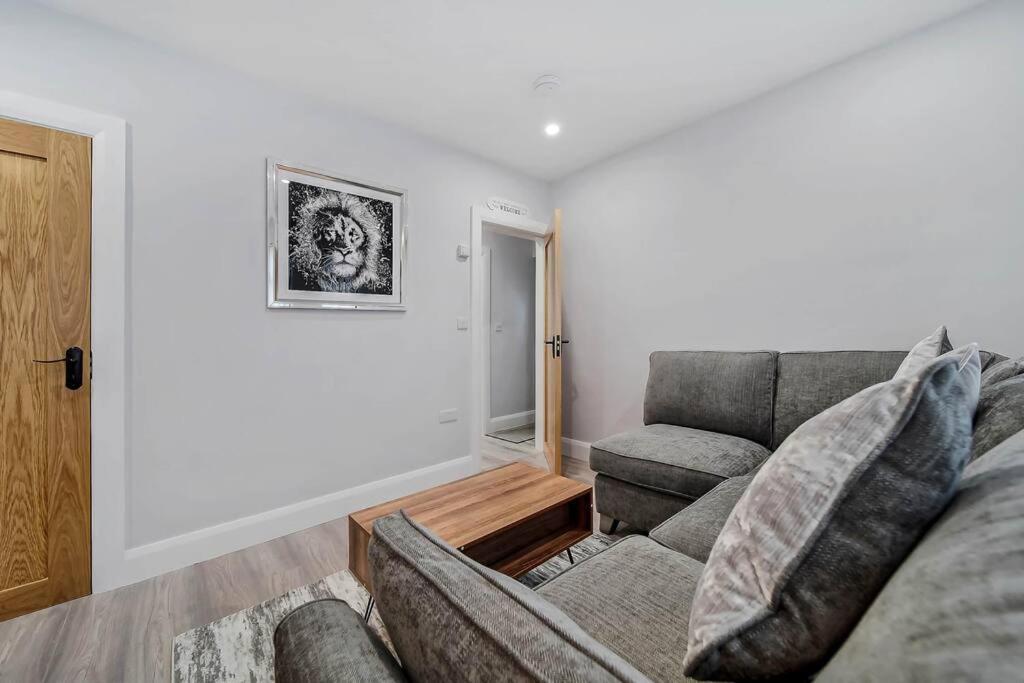 Ardoyne Lodge 'Sleeping 4 Guests' Belfast Exterior photo