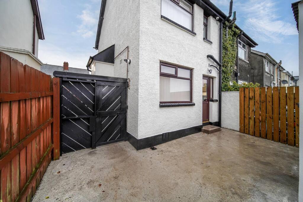 Ardoyne Lodge 'Sleeping 4 Guests' Belfast Exterior photo