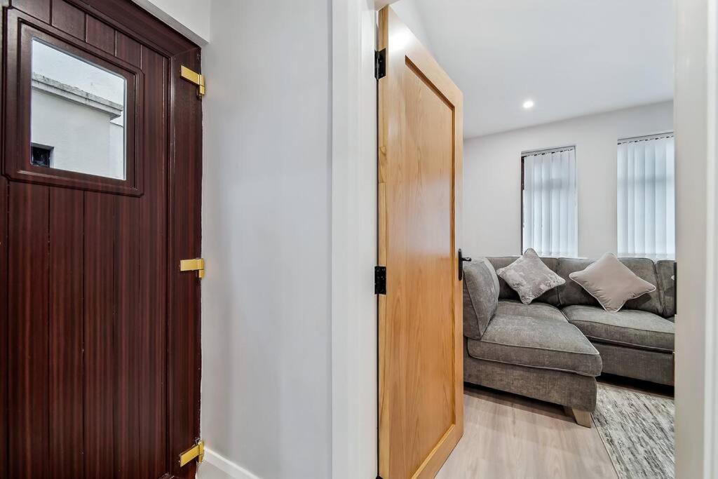 Ardoyne Lodge 'Sleeping 4 Guests' Belfast Exterior photo