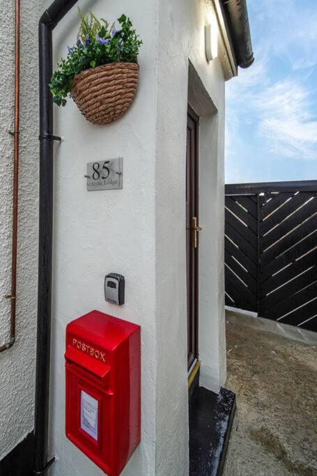Ardoyne Lodge 'Sleeping 4 Guests' Belfast Exterior photo