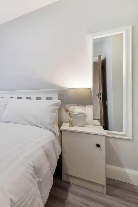 Ardoyne Lodge 'Sleeping 4 Guests' Belfast Exterior photo