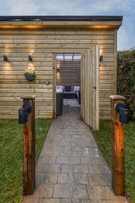 Ardoyne Lodge 'Sleeping 4 Guests' Belfast Exterior photo