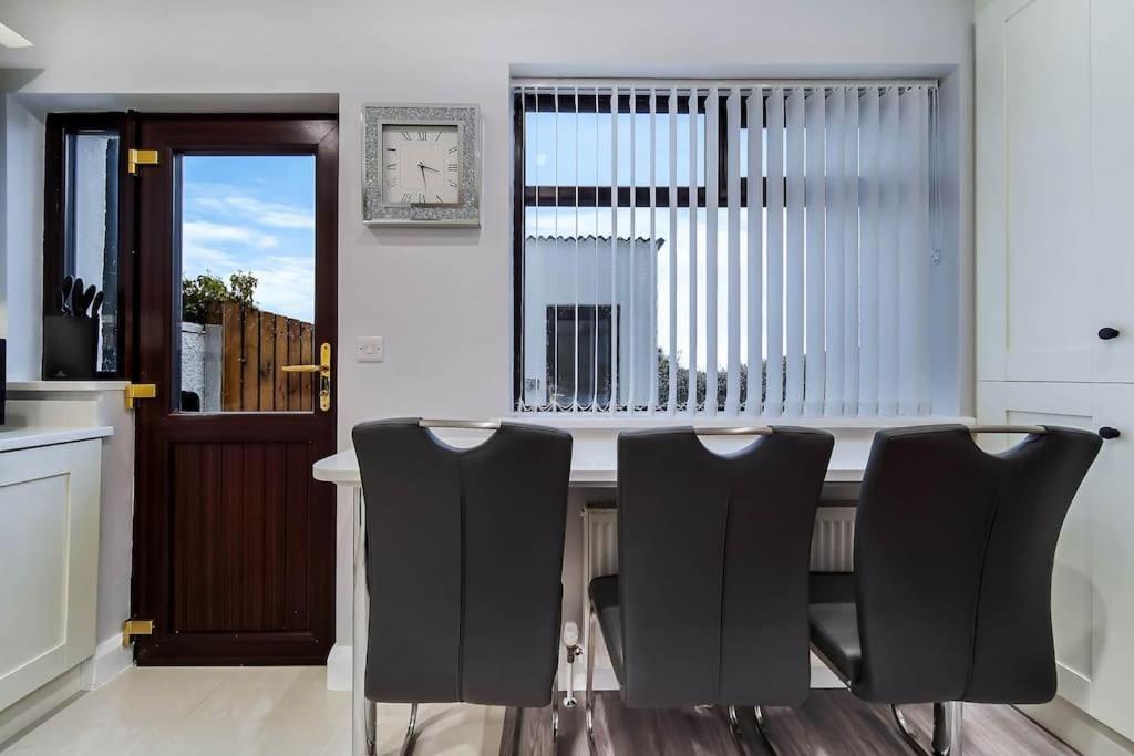 Ardoyne Lodge 'Sleeping 4 Guests' Belfast Exterior photo