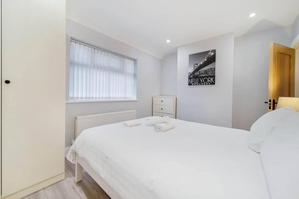 Ardoyne Lodge 'Sleeping 4 Guests' Belfast Exterior photo